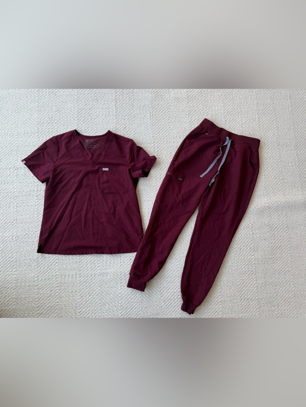 FIGS Burgundy Maroon Scrub Set - V-Neck Top sz M & Jogger Pants sz S